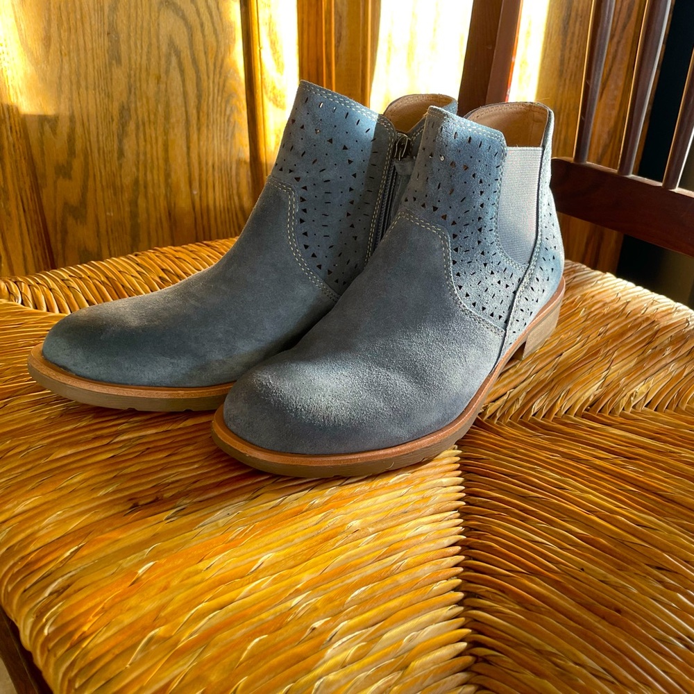 Sofft Barina suede ankle boots sz 7.5